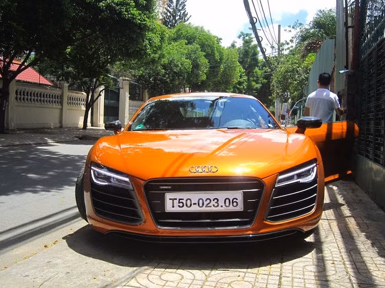 Giá thuế TTĐB tại khâu nhập khẩu vẫn được áp dụng cho cả xe nhập khẩu được miễn giảm thuế nhập khẩu. Trường hợp giá bán của cơ sở nhập khẩu ôtô dưới 24 chỗ thấp hơn 105% giá vốn xe nhập khẩu thì giá tính thuế TTĐB là giá do cơ quan thuế ấn định theo quy định của pháp luật về quản lý thuế.