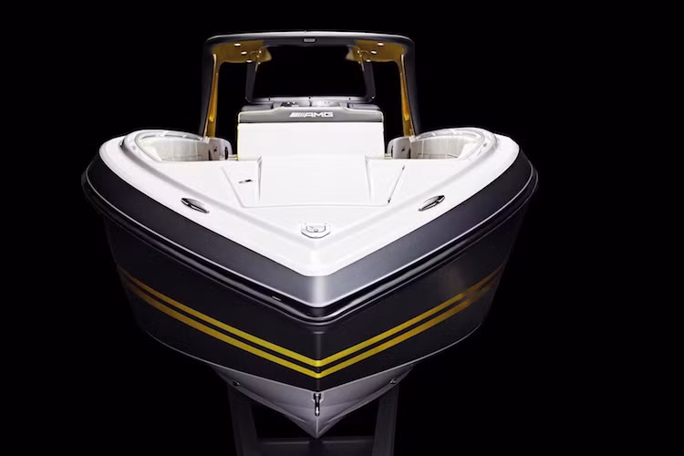 Tương xứng với đẳng cấp của cả hai thương hiệu, Team 41'SD GT3 được chế tác hoàn toàn thủ công từ ngoại thất tới nội thất.