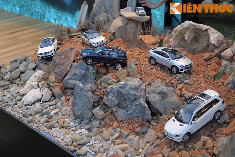 SUV đang trở thành dòng sản phẩm ưa chuộng của khách hàng Việt vì tính đa dụng và khả năng linh động trên nhiều loại địa hình. Hiện tại, MBV đã giới thiệu 5 mẫu xe SUV là GLA, GLE, GLE Coupé, GL và G-Class. Trong năm 2016, MBV sẽ giới thiệu 3 mẫu SUV hoàn toàn mới, bao gồm 1 mẫu xe được đầu tư lắp ráp ngay tại Việt Nam.