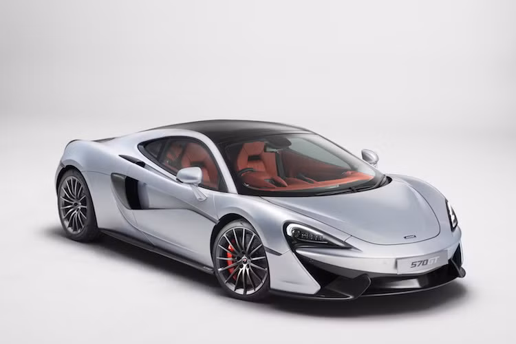 Nếu nhìn từ góc phía trước, McLaren 570S có kiểu dáng không khác gì so với phiên bản McLaren 570S gốc, ngoại trừ bộ mâm nhiều nan mới.