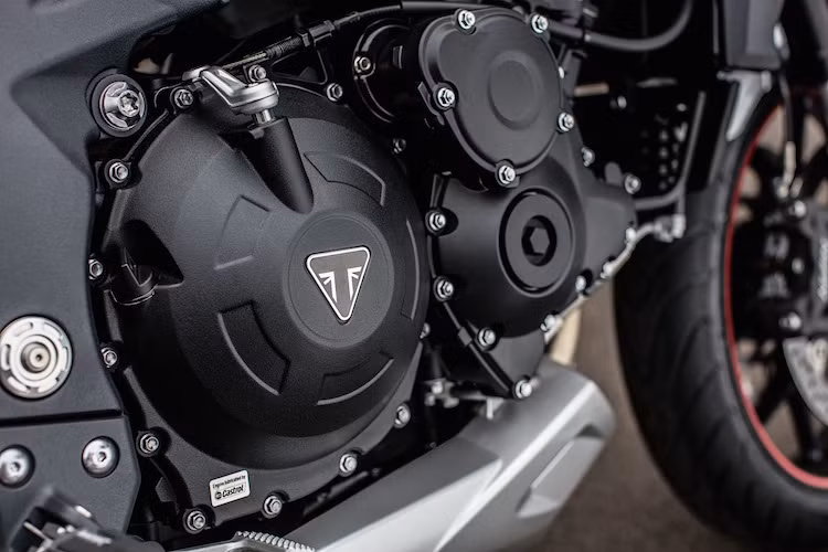 Cụ thể hơn, động cơ này có buồng đốt được cải tiến cùng cổ pô và bộ lọc khí thải được thiết kế lại, dẫn tới mô-men xoắn và mức tiêu thụ nhiên liệu được cải thiện.