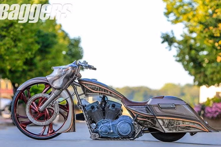 Dù có công suất cực lớn và bánh trước tới 30 inch, nhưng sau khi tham gia cuộc thi Bagger Builds-Off, Pete đã tiếp tục cùng với chiếc xe tham gia hành trình dài ngày Hot Bike Tour 2015 mà không gặp vấn đề gì, thậm chí còn thường xuyên "phóng" với tốc độ hơn 160 km/h!