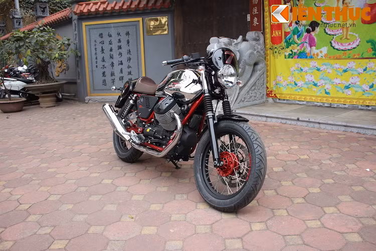 Với sự xuất hiện của chiếc V7 Racer, hiện tại ở Hà Nội đã có đầy đủ 2 phiên bản đặc biệt của dòng Moto Guzzi V7 Racer, sau khi chiếc Racer Record với quây gió phía trước có mặt vào tháng 11/2015.