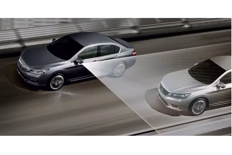 Sắp tới, phiên bản hybrid của Accord 2016 còn được tích hợp sẵn gói trang bị Honda Sensing Suite với hàng loạt các hệ thống và cảm biến hiện đại hỗ trợ an toàn.