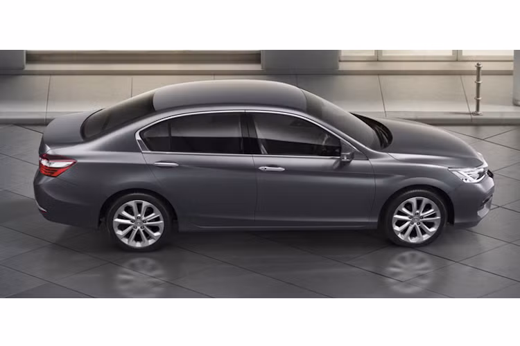 Tại thị trường Thái Lan, Honda Accord 2016 sẽ được bán với 3 phiên bản là 2.0E, 2.0EL và 2.4EL, với giá lần lượt 1,385; 1,445 và 1,635 triệu Baht (871 triệu - 909 triệu và 1,028 tỷ đồng).