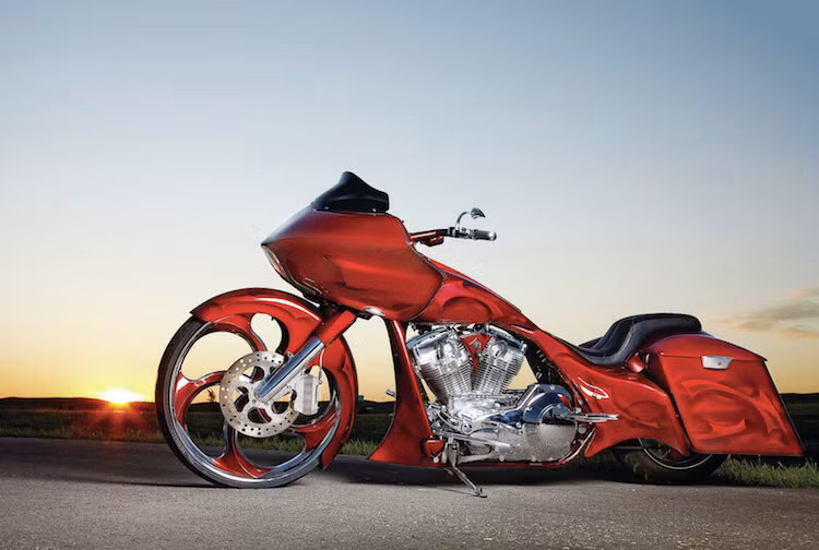 Để có thể tạo được dáng thấp đặc trưng, những chiếc Harley Bagger thường có phuộc trước độ lại hoặc thay phuộc ngắn, cùng với phuộc sau cực ngắn.