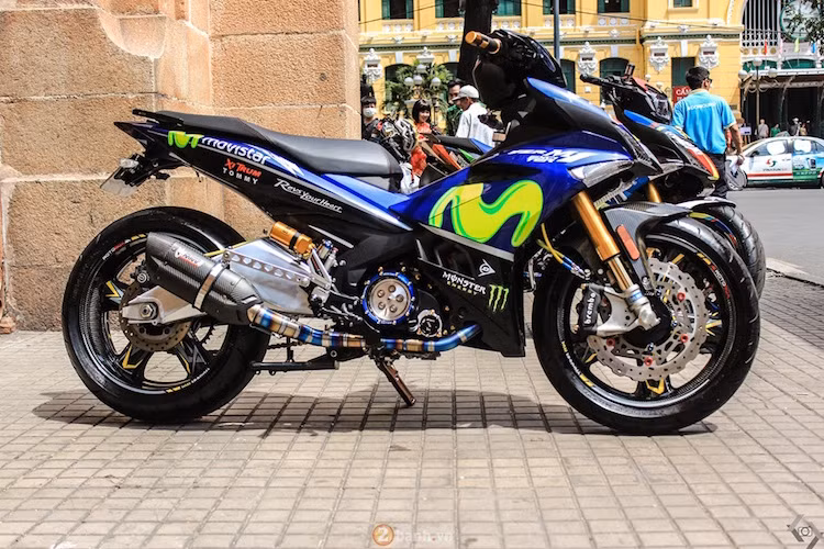 Những món đồ chơi cực "khủng" cũng tiếp tục xuất hiện trên khắp thân xe.