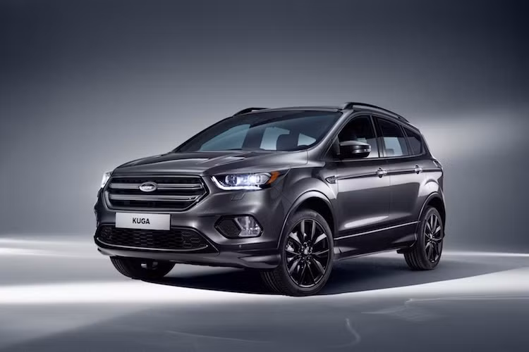 Tương tự như phiên bản Ford Escape 2017 đã từng được ra mắt tại triển lãm Los Angeles năm ngoái, mẫu crossover Ford Kuga ở châu Âu cũng chỉ có một số thay đổi nhẹ ở bên ngoài ngoại thất.