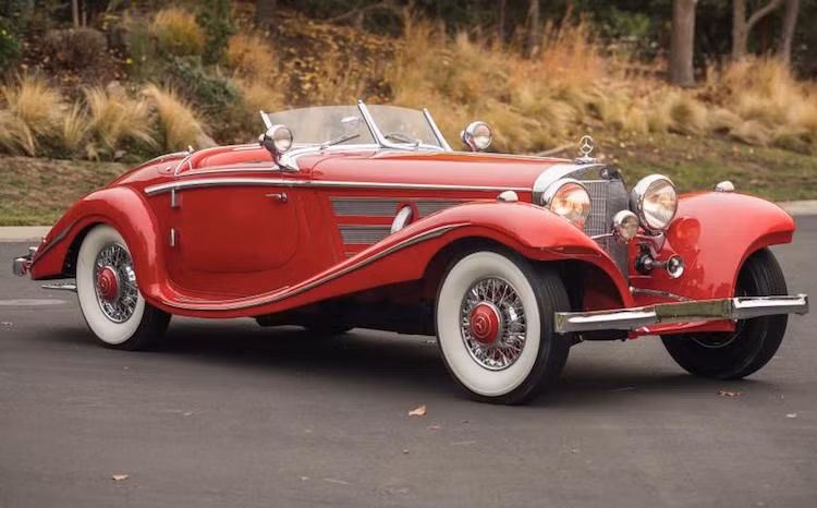 1937 Mercedes-Benz 540 K Special Roadster - 9,9 triệu USD: Danh hiệu "xe đắt giá nhất" tại buổi đấu giá siêu xe Scottsdale Auction đã thuộc về chiếc Mercedes 540 K cổ, với động cơ 8 xi-lanh và mới chỉ lăn bánh được 16500 km trong suốt 79 năm.