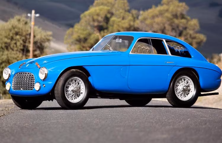 1950 Ferrari 166 MM/195 S Berlinetta Le Mans - 6,490 triệu USD: Giá trị của chiếc Ferrari 166 MM/195S này không chỉ nằm ở việc nó là một trong những chiếc Ferrari hiếm hoi với kiểu thân xe shooting brake, mà còn vì chỉ có tổng cộng 6 chiếc được sản xuất.