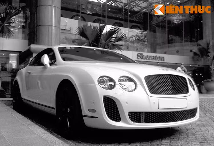Tính tới thời điểm này, đã có ít nhất 2 chiếc siêu xe sang trọng Bentley Continental Supersports bản coupe hiện diện trên đất Sài Gòn, trong đó một chiếc có màu xám và đã "ra biển trắng".