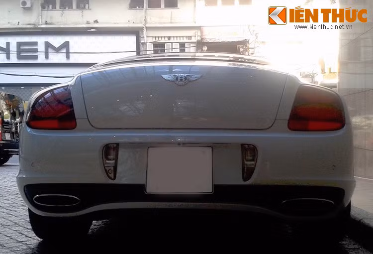 Động cơ này cũng khiến Supersport trở thành chiếc Bentley mạnh nhất và nhanh nhất được sản xuất hàng loạt. Với trọng lượng giảm 110 kg so với phiên bản Continental GT Speed trước đó, chiếc xe có thể đạt 0-100 km/h chỉ trong 3,7 giây, 0-160 km/h trong 8,9 giây và tốc độ tối đa 330 km/h.