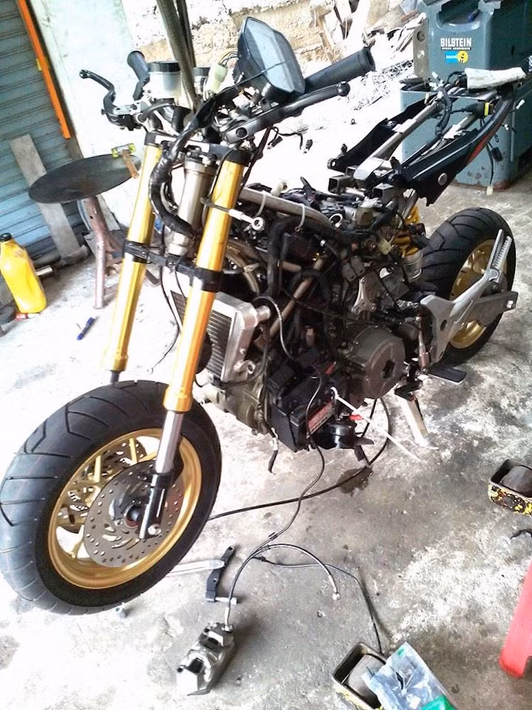 Các chi tiết như mâm, phuộc, gắp sau, đĩa phanh... vẫn giữ lại nguyên bản của MSX. Tuy nhiên, hệ thống phanh của xe đã được nâng cấp với heo Brembo M4 ở phía trước và Brembo 2 pis ở phía sau.