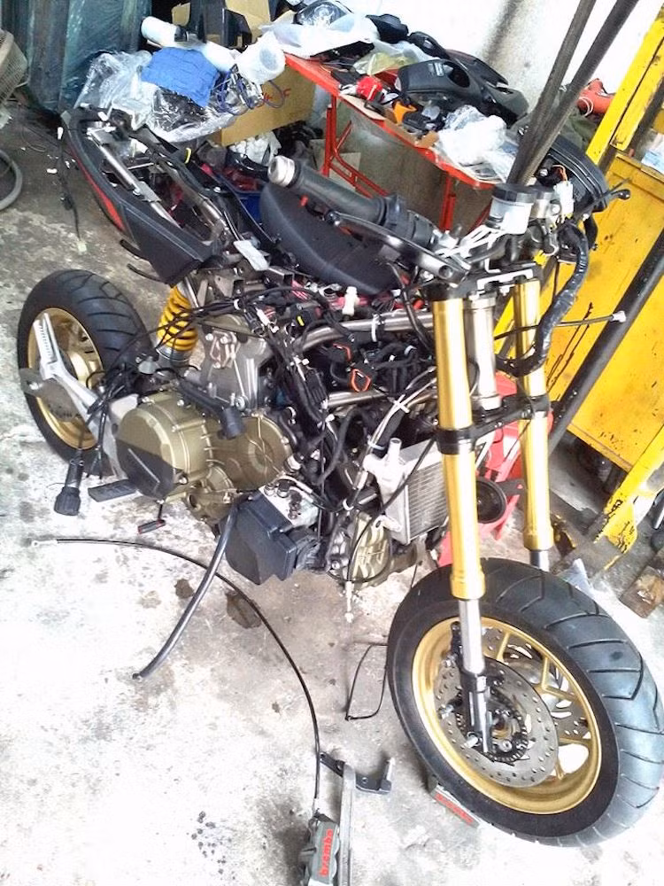 Trên Ducati 1199R Panigale, khối động cơ L-Twin 1198 phân khối có công suất tối đa lên tới 195 mã lực và mô-men xoắn cực đại 132 Nm. Tuy nhiên xét tới kích thước của dàn tản nhiệt, có lẽ công suất của động cơ sẽ không cao bằng khi lắp trên xe Ducati.