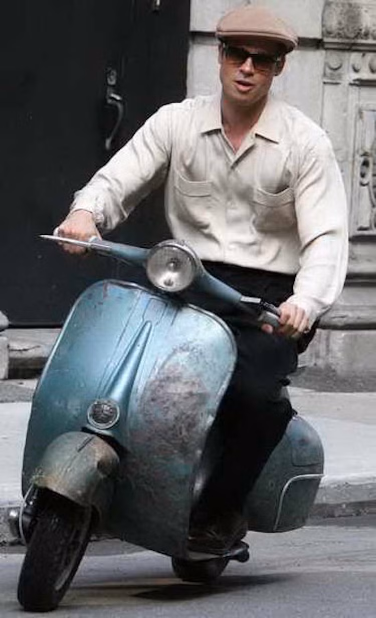 Chiếc Vespa cổ này là mẫu xe scooter hiếm hoi trong bộ sưu tập của anh.