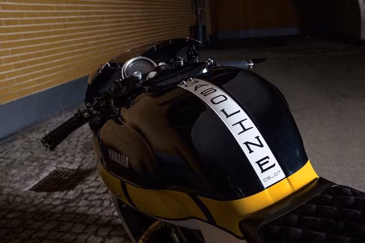 Dù có "bình xăng" rất lớn và đầy vẻ "cơ bắp nhưng trên thực tế, bản độ CS-07 này có bình xăng thực nằm ở chỗ khác.