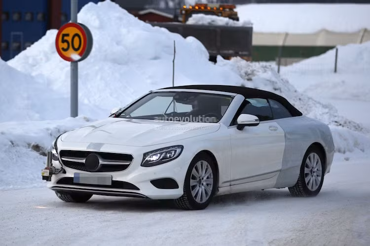 Là phiên bản xe mui trần rẻ nhất của Mercedes, C-Class Cabriolet sẽ được thiết kế dựa trên cơ sở của bản coupe trước đây.