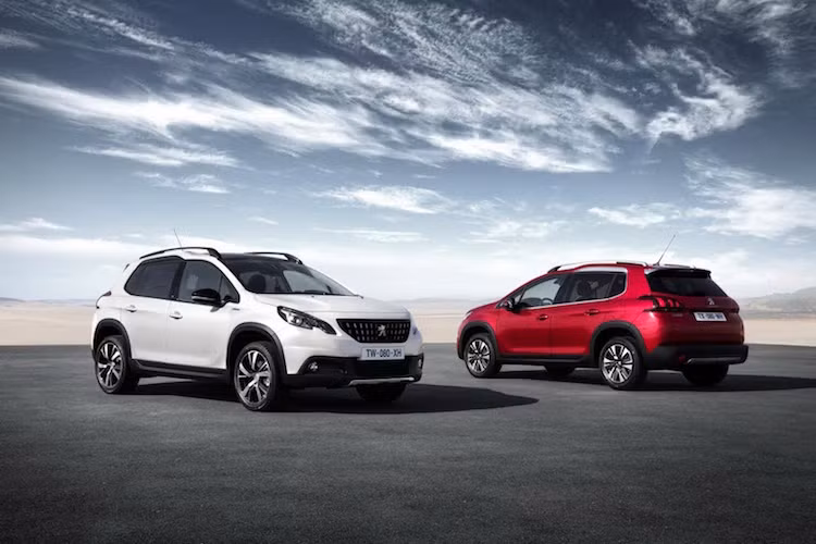 Ở đợt nâng cấp này, Peugeot 2008 đời 2017 có thiết kế được sửa đổi khá nhiều, nội thất tiện nghi hơn và các lựa chọn động cơ phong phú.