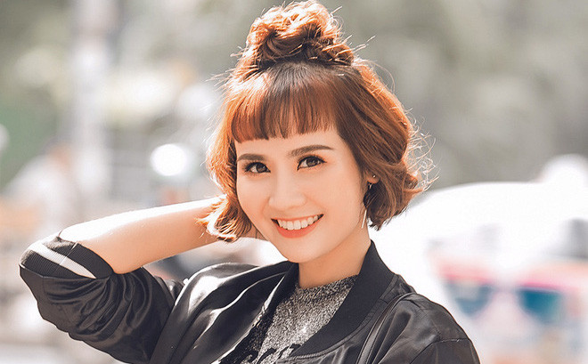  5. Đại gia Lynh Hoàng - chồng hotgirl Huyền Lizzie Huyền Lizzie tên thật là Phan Minh Huyền (sinh năm 1990) là lứa hot girl đời đầu của Hà Nội. Cô nàng gây ấn tượng nhờ gương mặt ngọt ngào, xinh xắn. Khi đang phát triển sự nghiệp của mình, vào cuối năm 2014, Huyền Lizzie chính thức theo chồng bỏ cuộc chơi. Ảnh: Internet.