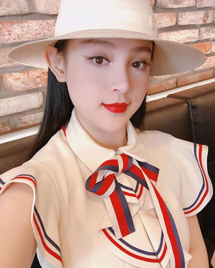 Cuộc sống sang chảnh của cựu hot girl 9X còn được thể hiện rõ khi cô liên tục đi du lịch nước ngoài, ở trong những khách sạn sang trọng dành cho giới thượng lưu. Ảnh: Ngôi Sao VN.