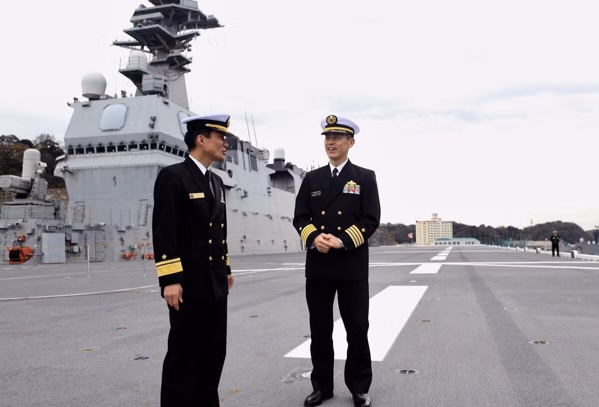 Nhật Bản đang đẩy mạnh sự gia tăng chi tiêu quốc phòng do tranh chấp quần đảo Senkaku (Điếu Ngư) mà Trung Quốc cũng tuyên bố chủ quyền, hay Quần đảo Kuril do Nga quản lý.