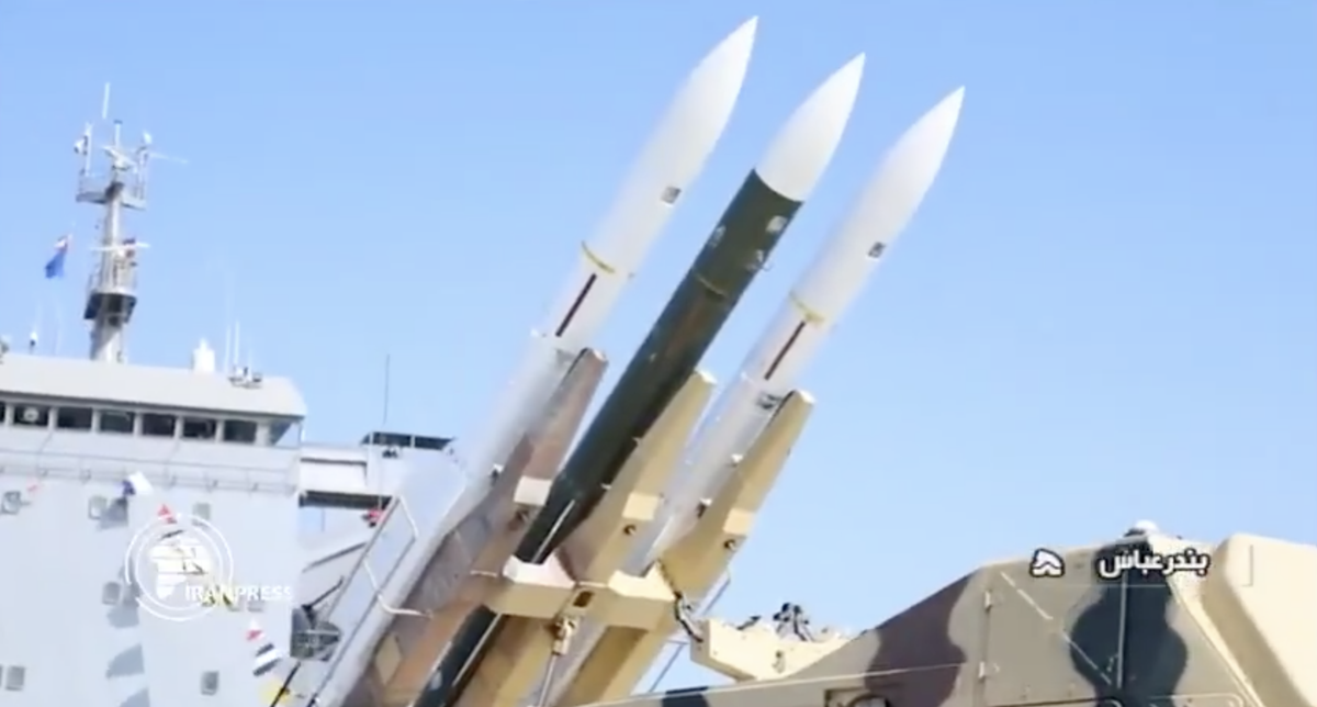 Truyền thông Iran cũng đưa tin tàu được trang bị loại radar mảng pha 3 chiều cũng như tích hợp nhiều hệ thống tác chiến điện tử hiện đại. Ảnh: hệ thống tên lửa phòng không của tàu - Nguồn: The Drive.