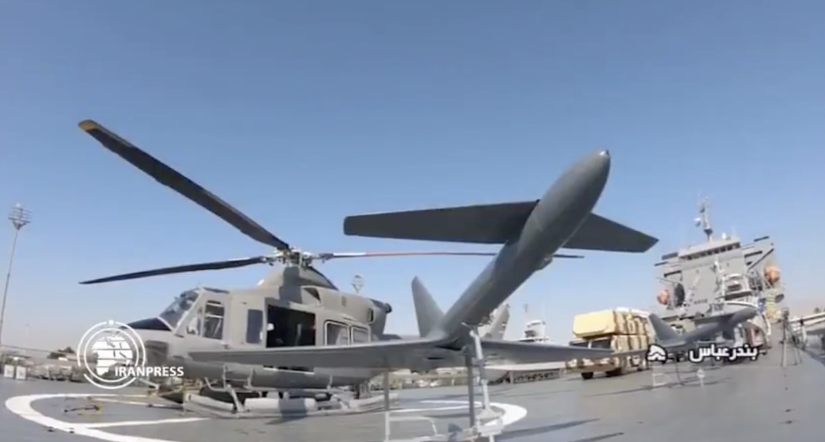 Loại tên lửa hành trình mà Shahid Roudaki mang theo có thể là Qader hoặc Qadir với tầm bắn lần lượt là 200 km và 300 km, được phát triển dựa theo tên lửa chống hạm C-802 của Trung Quốc. Ảnh: UAV và máy bay trực thăng trên tàu - Nguồn: The Drive.