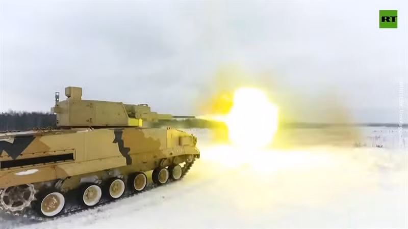 Đối với Pantsir hay Tunguska, hiệu quả tác chiến chủ yếu trông chờ vào tên lửa do pháo 30 mm có hiệu suất tác chiến khá thấp, trong khi đạn tên lửa lại tương đối đắt tiền, chính vì vậy mà người Nga mới quyết tâm làm ra tổ AU-220M cho xe chiến đấu.