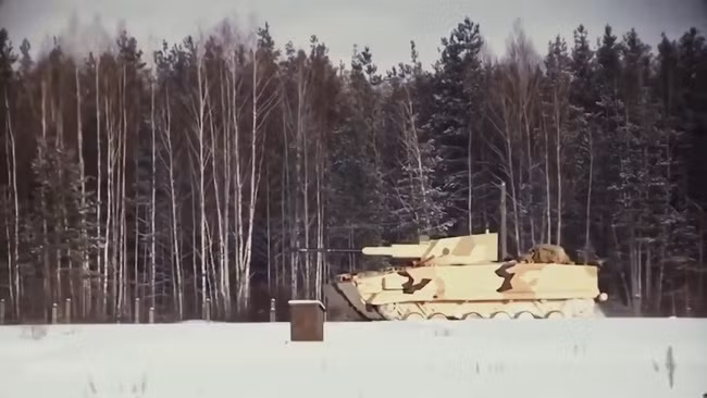 Theo chuyên gia Andrey Raevski trên tờ Svobdnaia Pressa, lực lượng Nga đã điều đến Nagorno-Karabakh các tổ hợp pháo phản lực phóng loạt MLRS, rocket hạng nặng trên trực thăng và đặc biệt là xe chiến đấu bộ binh BMP-2 được tích hợp hệ thống chiến đấu đặc biệt để đối phó với UAV và tên lửa hành trình.