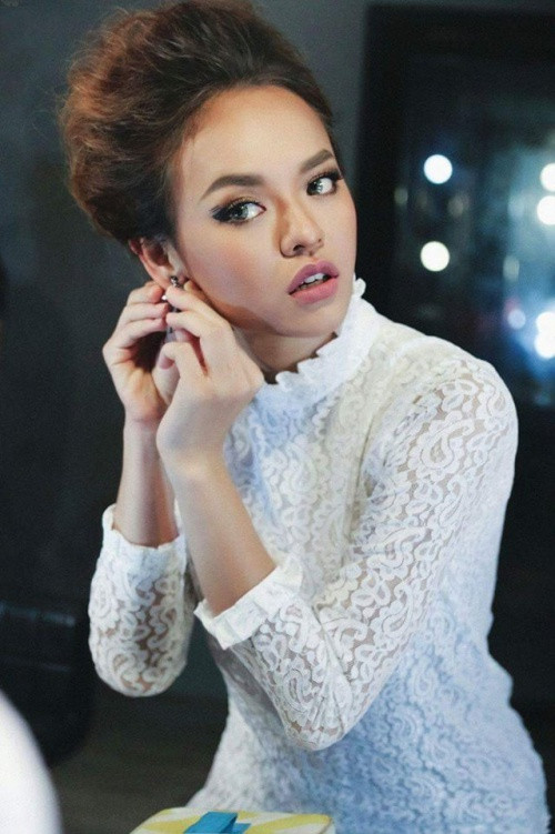 Mai Ngo caste tang chong mat, chay show khong xue-Hinh-2