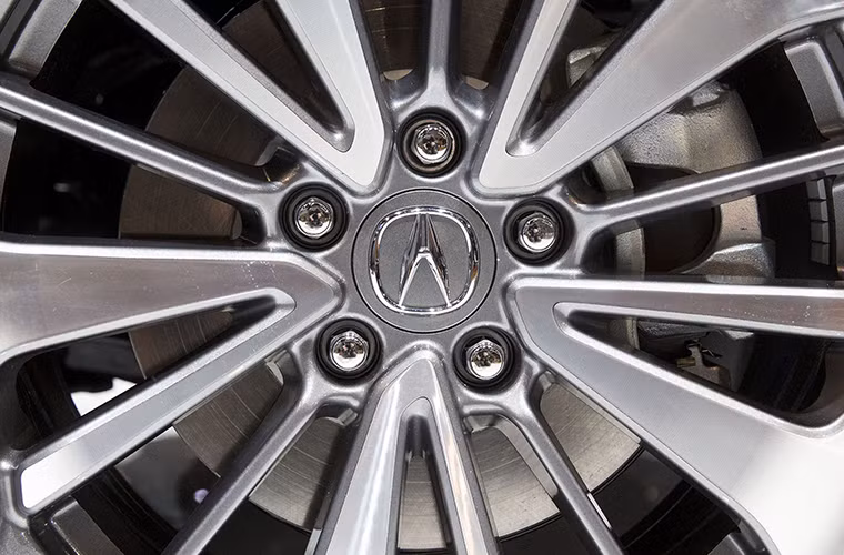 La-zăng của Acura RDX 2016 nổi bần bật trong cái nhìn cận cảnh.