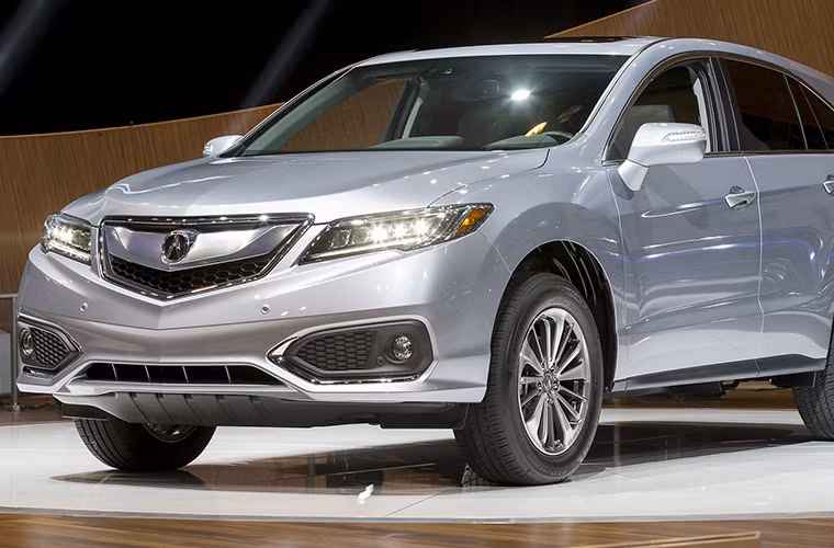 Là một trong những mẫu xe gây "bão" tại Chicago Auto Show 2015, Acura RDX 2016 được nâng cấp đáng kể về hiệu năng vận hành, độ sang trọng, kiểu cách và các tính năng an toàn.
