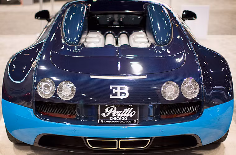 Mẫu Buggati Veyron 16.4 Grand Sport Vitesse với tốc độ kỷ lục 409km/h.