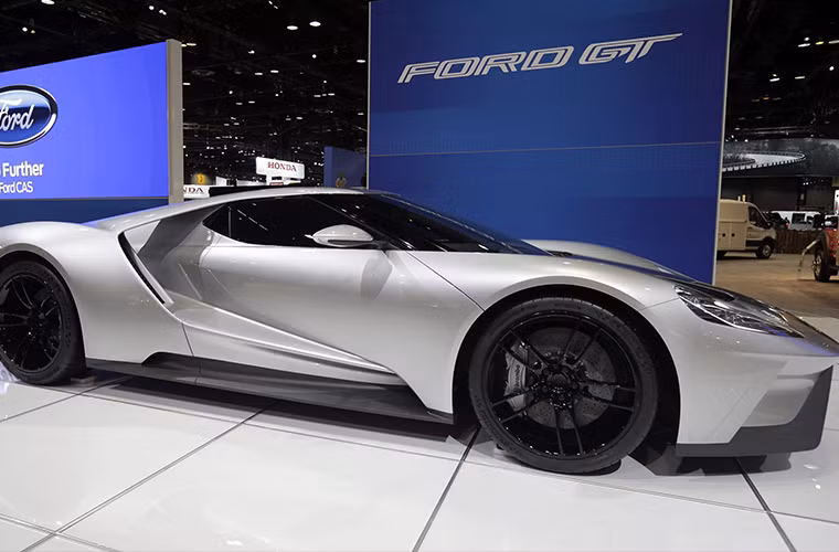  Ford GT 2016 trong lớp "áo" mới màu bạc lỏng độc đáo.