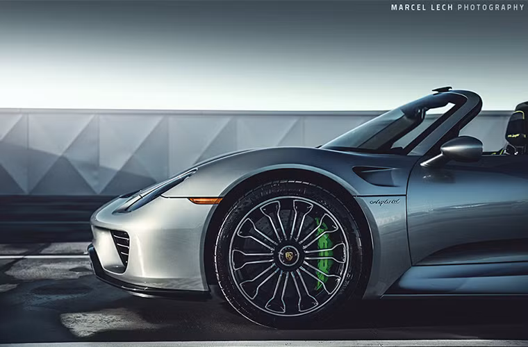 Đặc biệt, Porsche còn áp dụng cho 918 Spyder hệ thống lái kiểu mới trên cả 4 bánh.