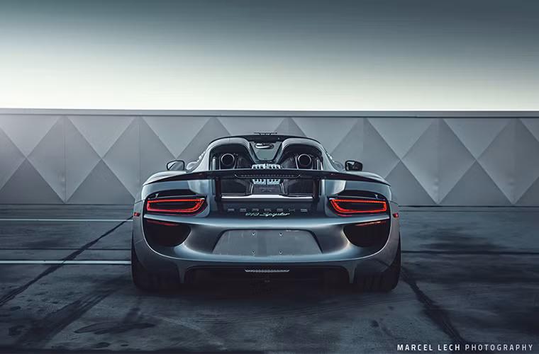 Siêu xe này vận hành bởi 3 nguồn cung cấp năng lượng, thay vì hai nguồn xăng-điện hay diesel-điện.