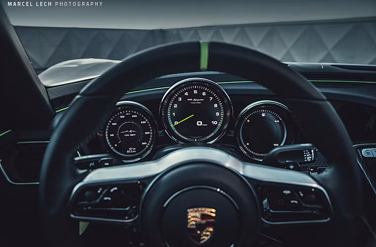 918 Spyder có 5 chế độ vận hành khác nhau được kích hoạt thông qua núm điều khiển gắn trên vô-lăng.