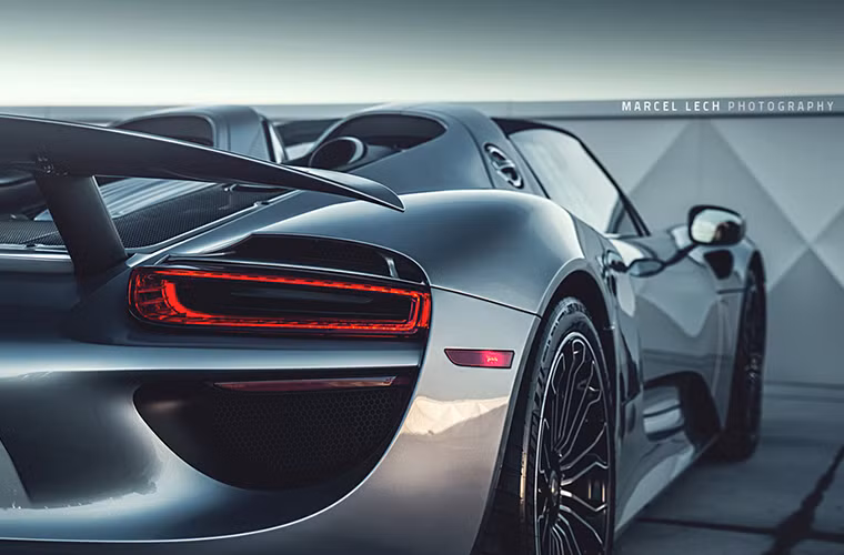 Nguồn năng lượng chính xuất phát từ khối động cơ V8 4.6 lít công suất 608 mã lực.