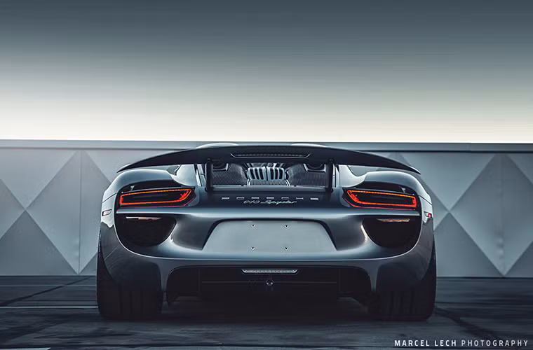 Dù sở hữu sức mạnh “khủng khiếp”, nhưng mức tiêu thụ của 918 Spyder chỉ dừng ở con số 3,3 lít/100km...