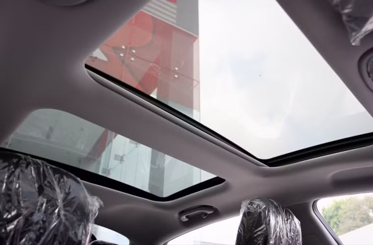 Cửa sổ trời Panoramic toàn cảnh.