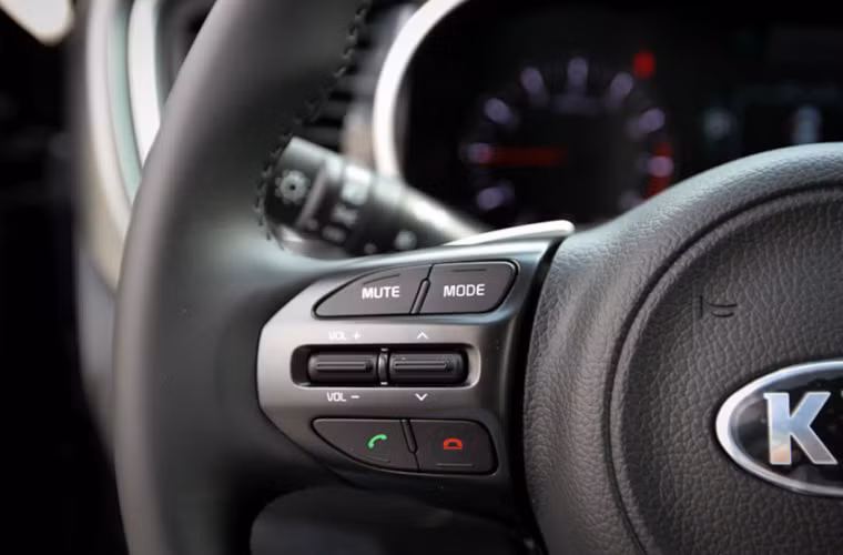 Tay lái bọc da đa chức năng tích hợp điều khiển âm thanh...