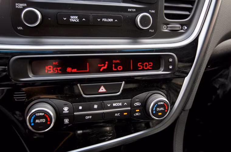 ...kết nối USB, AUX, Bluetooth.