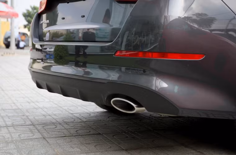 Optima sử dụng động cơ Nu 2.0 lít với hộp số tự động 6 cấp cho công suất 164 mã lực.