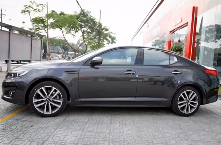 Kia Optima hay có tên Kia K5 tại Hàn Quốc là mẫu sedan cỡ trung cao cấp của Kia.