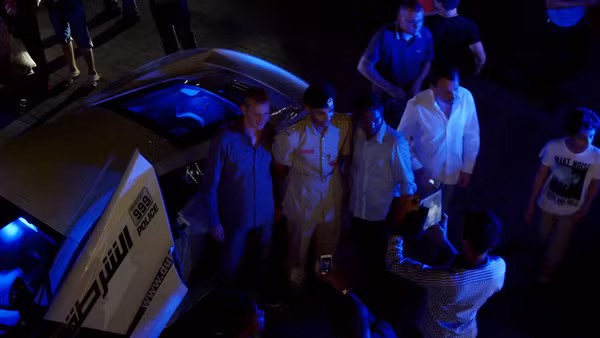 Canh sat Dubai pho dien dan sieu xe nhu phim hanh dong-Hinh-15