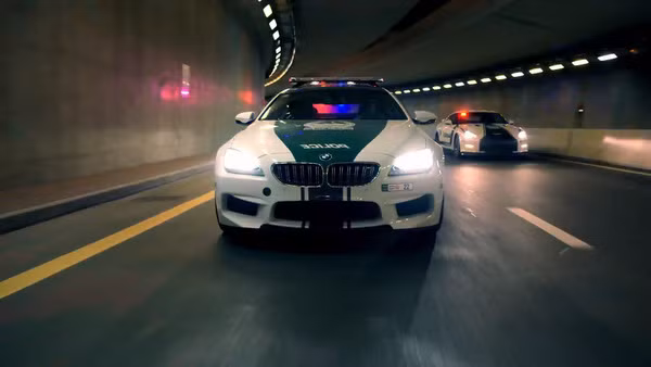 Canh sat Dubai pho dien dan sieu xe nhu phim hanh dong-Hinh-8