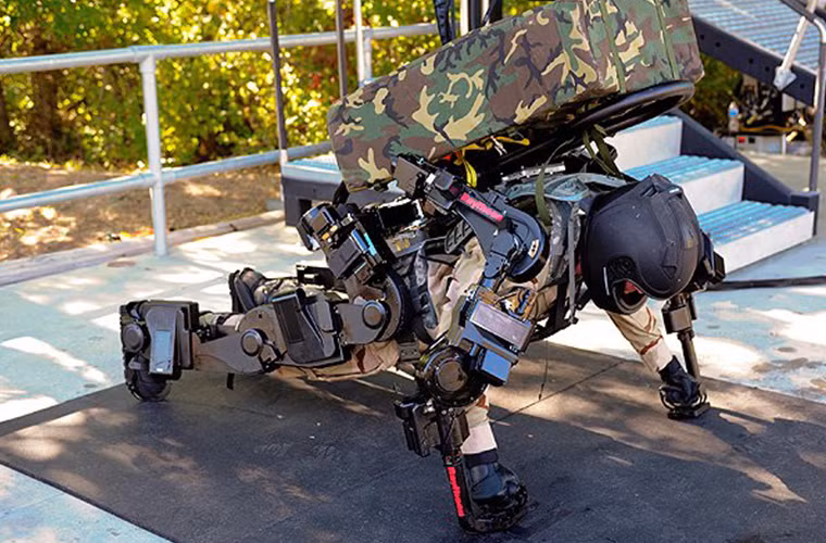  Khung xương trợ lực cho quân đội: Quân đội Mỹ hiện đang sử dụng các khung xương trợ lực này. Viễn cảnh về "Người Sắt" trong bộ phim viễn tưởng Iron Man không còn xa nữa.