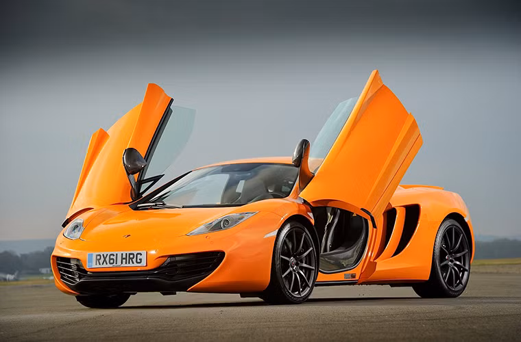  3. McLaren MP4-12C: Thoạt nhìn thì cái tên này trông có vẻ gọn gàng, nhưng khi đọc lên (theo chuẩn tiếng Anh) thì mới thấy cái dở hơi của nó: MP4 dash 12C ("dash" nghĩa là gạch ngang).