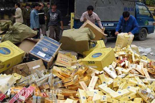  Truy nã giám đốc công ty Chính Thảo buôn lậu gần 6 tỷ đồng: Ngày 13/8, Cơ quan CSĐT - Công an TP HCM cho biết đã ra Quyết định truy nã đối với ông Đoàn Thanh Hải (SN 1960, Giám đốc Công ty Chính Thảo, trụ sở tại quận Bình Thạnh, TP HCM) về tội “Buôn lậu”. Qua điều tra, Công ty Chính Thảo đã nhiều lần nhập khẩu hàng hóa nhưng khai báo gian lận trong khi làm thủ tục hải quan để chiếm đoạt tiền thuế của nhà nước.