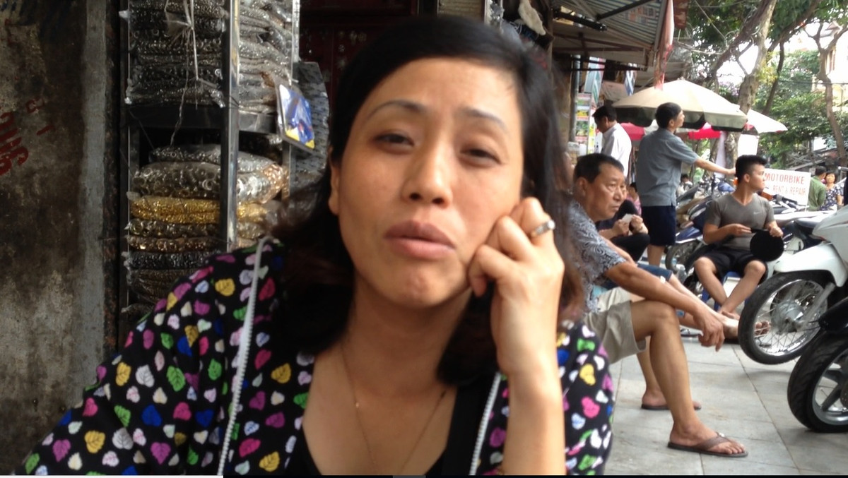 Người dân mệt mỏi mỗi khi nắng nóng.